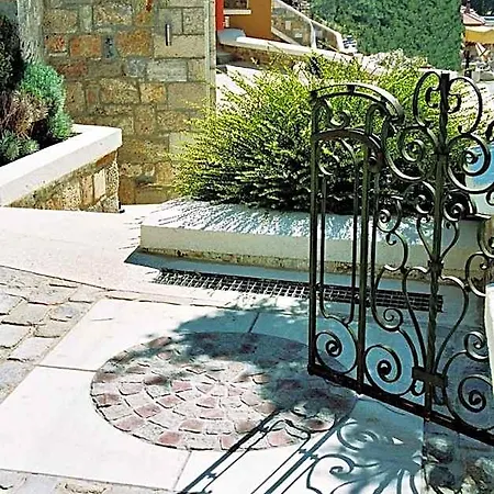 Leventis Art 3* Árnissa